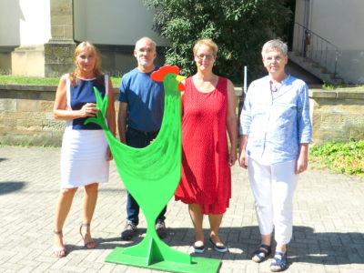 V. l. n. r.: Andrea Schwarz MdL mit Mitgliedern des Umweltteams der Kirchengemeinde Kürnbach-Bauerbach Wolfgang Grahm, Pfarrerin Ulrike Trautz und Sigrun Grahm. Seit 2008 ist die Gemeinde mit dem Umweltsiegel „Grüner Gockel“ zertifiziert.